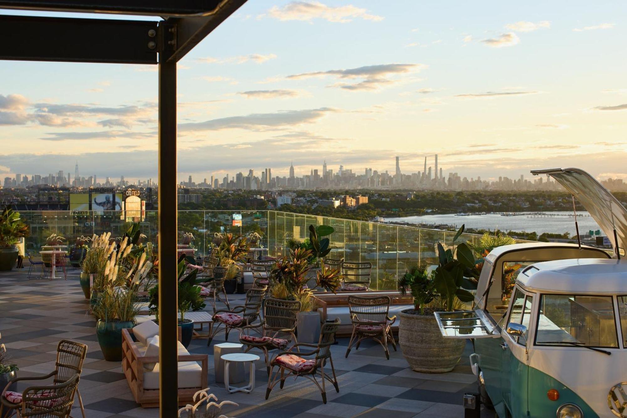 Renaissance New York Flushing Hotel At Tangram Bagian luar foto