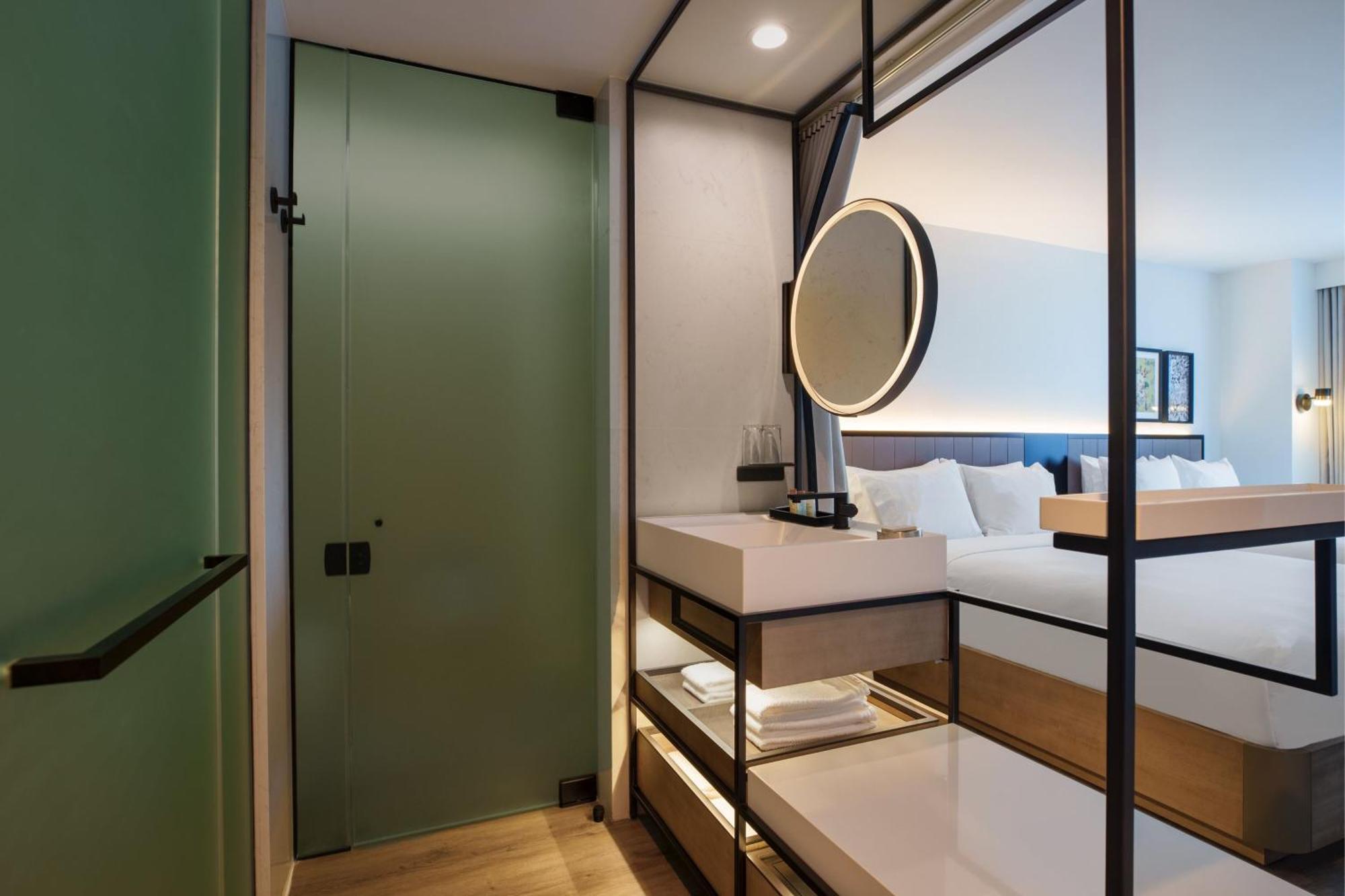 Renaissance New York Flushing Hotel At Tangram Bagian luar foto