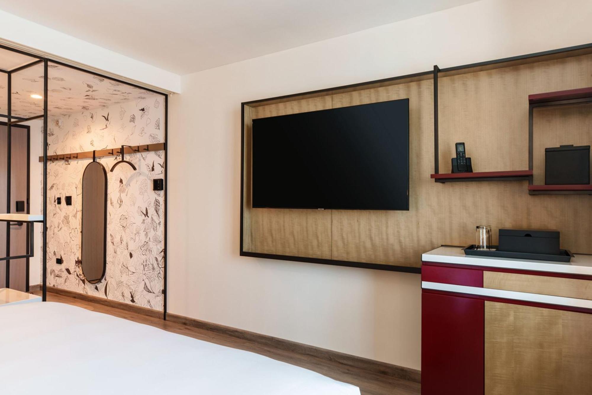 Renaissance New York Flushing Hotel At Tangram Bagian luar foto